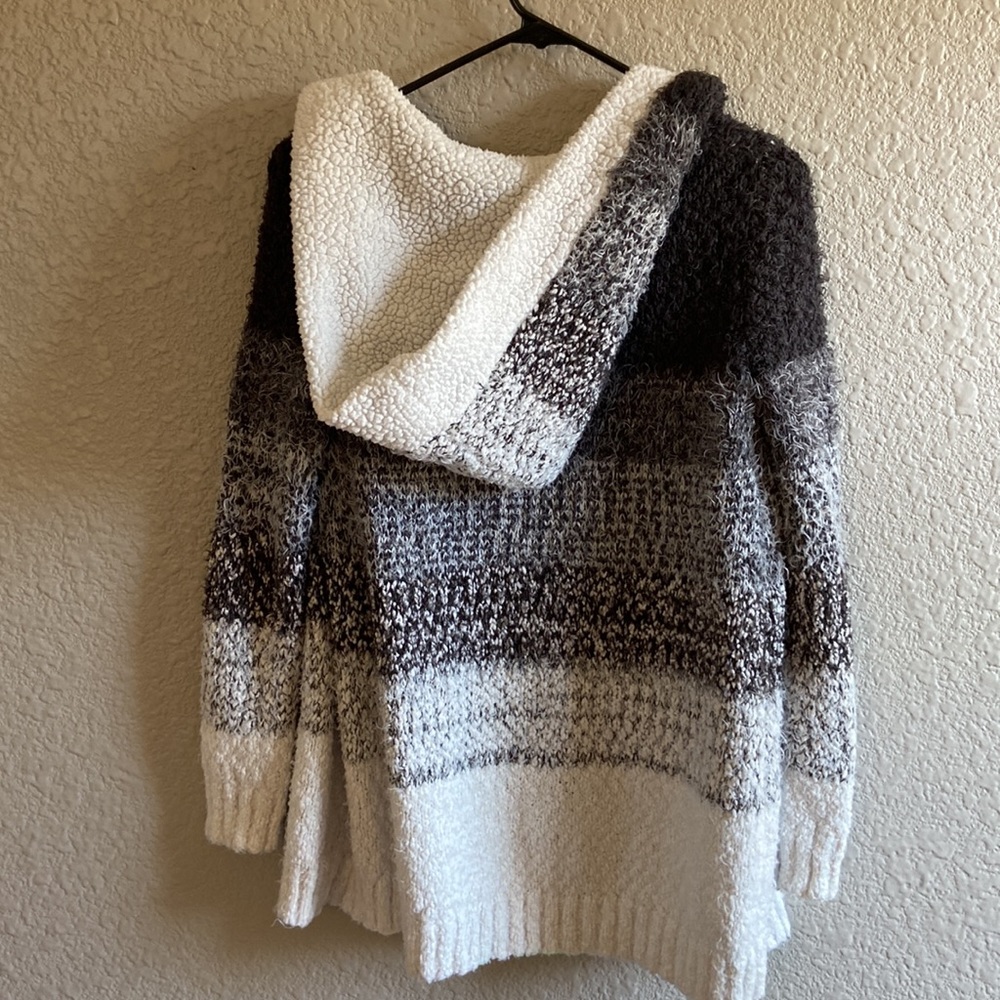 Small Cardigan - Picture 3 of 3